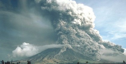 Einer von vielen - Ausbruch des Mayon-Vulkans (Foto: C.G. Newhall)